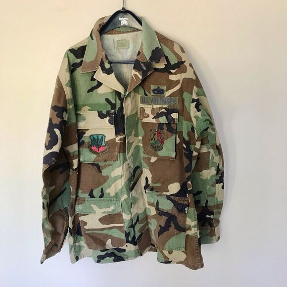 US Air Force Woodland Camo Jacket Patches Sergeant stripes Medium Long - Picture 1 of 5
